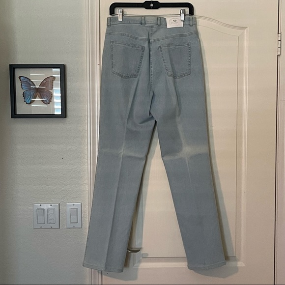 Vintage ESCADA Light Wash Blue Jeans. High-Rise Mom Jeans. Size 40/US 10/Medium - Picture 6 of 15